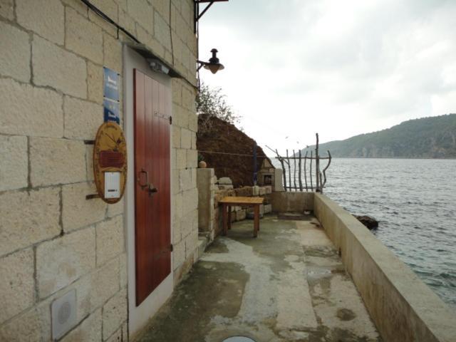 Kod Senke Apartamento Komiža Exterior foto