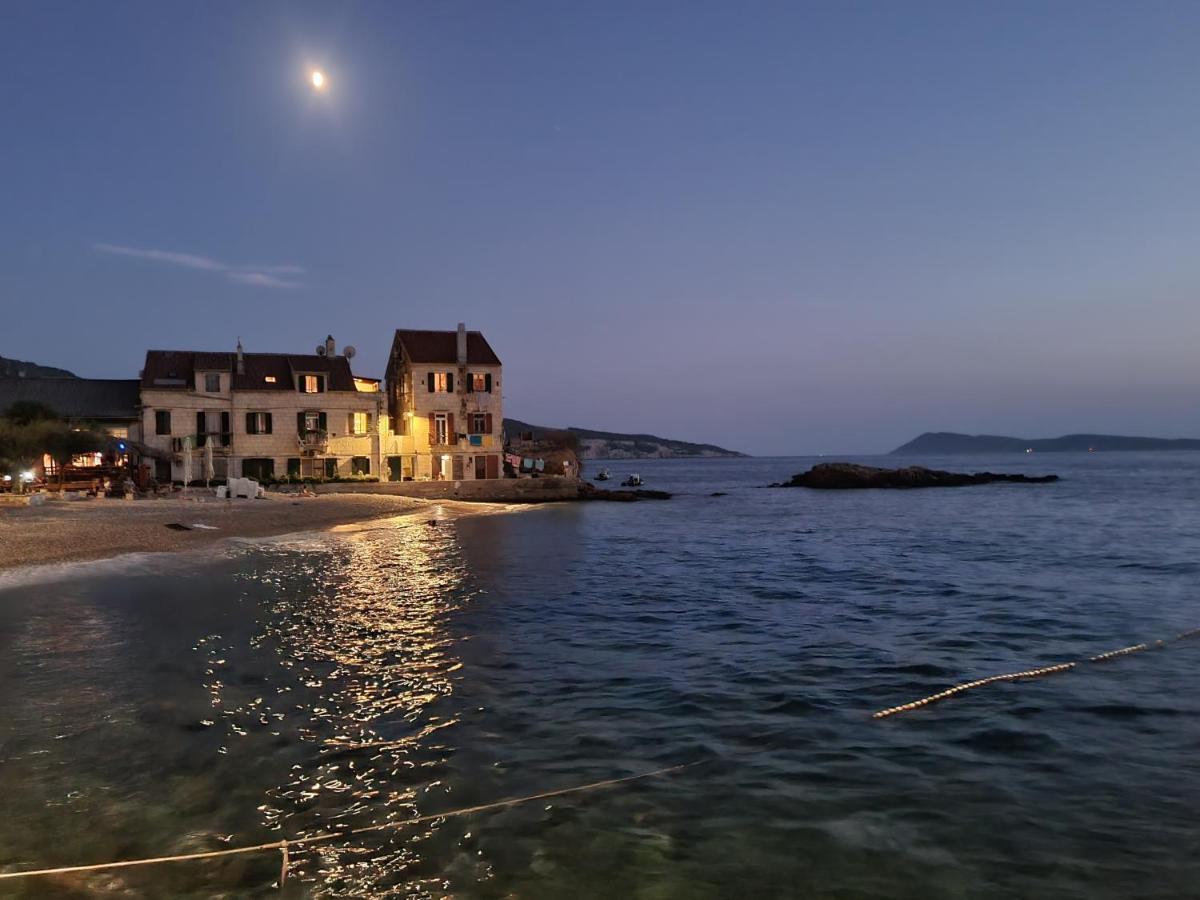 Kod Senke Apartamento Komiža Exterior foto